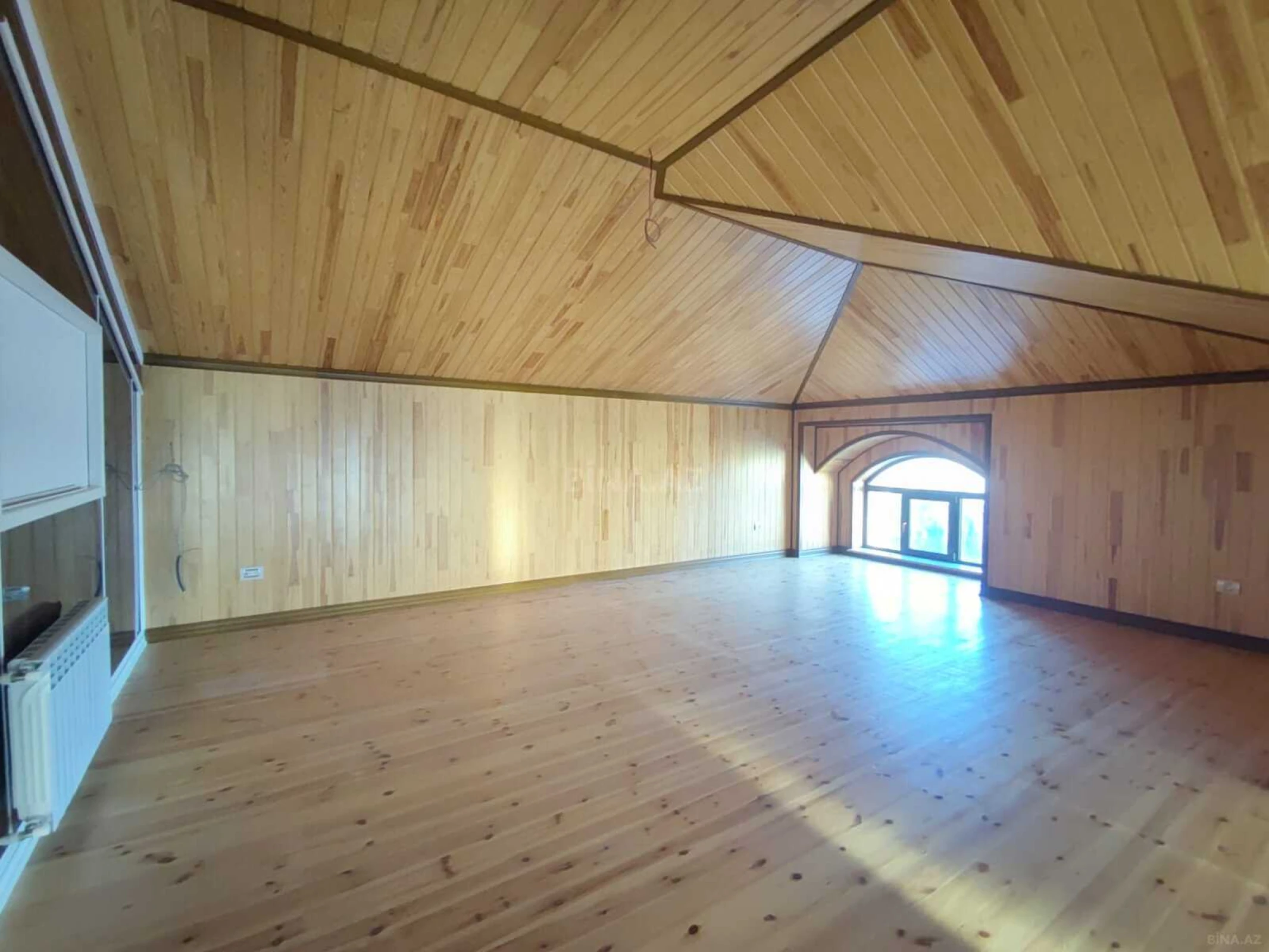 Satılır 9 otaqlı həyət evi 900 m²