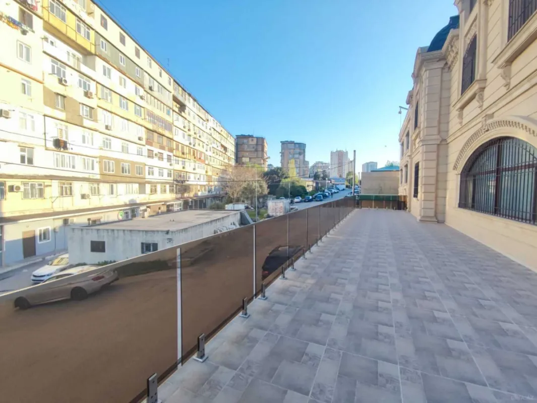 Satılır 9 otaqlı həyət evi 900 m²