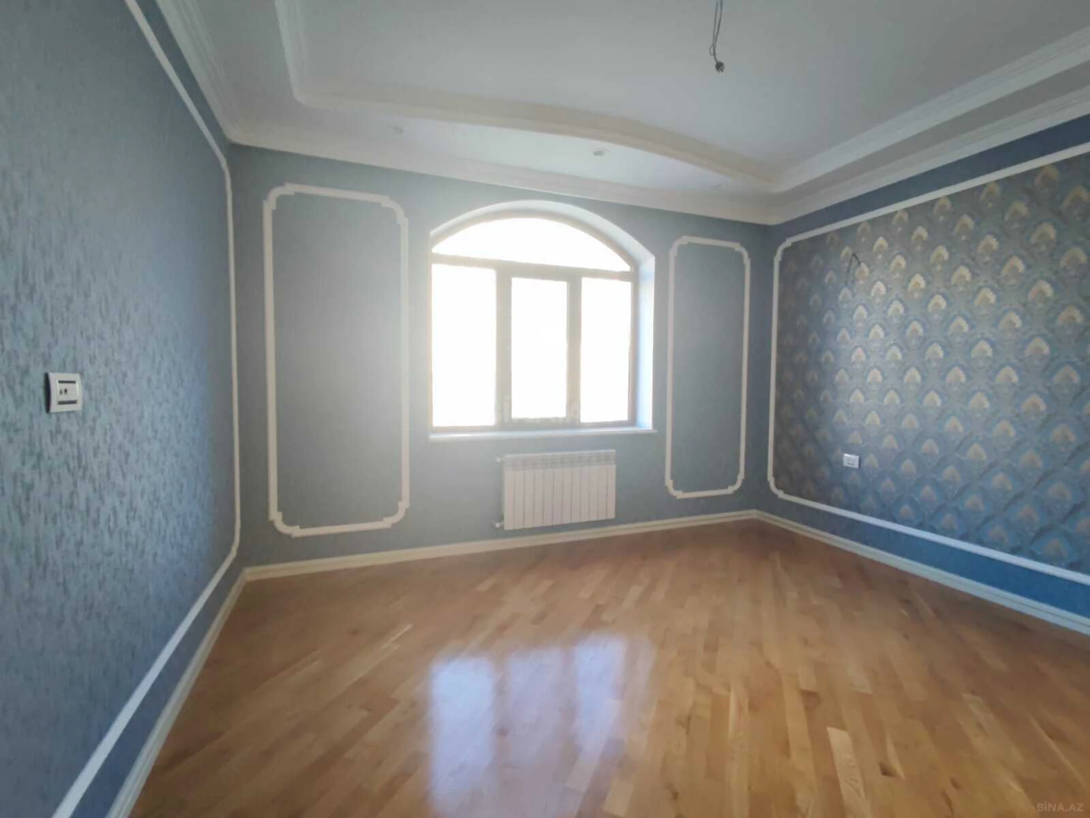 Satılır 9 otaqlı həyət evi 900 m²