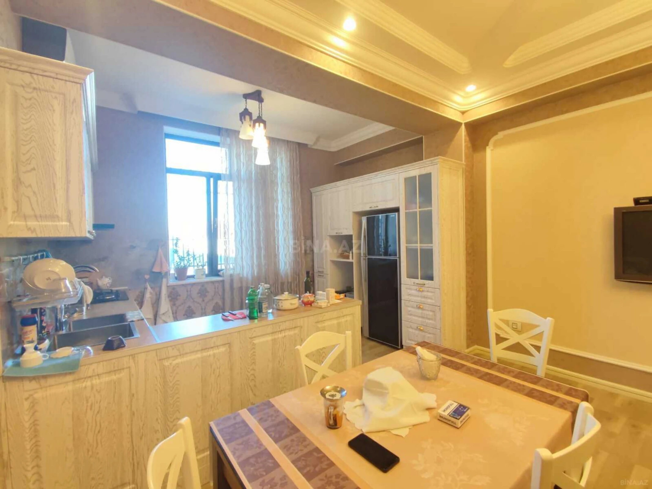 Satılır 9 otaqlı həyət evi 900 m²