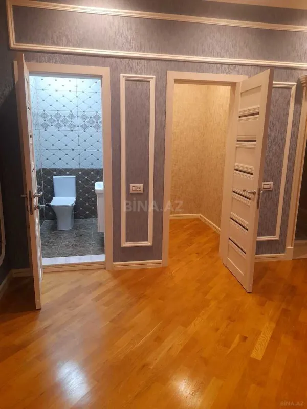 Satılır 9 otaqlı həyət evi 900 m²