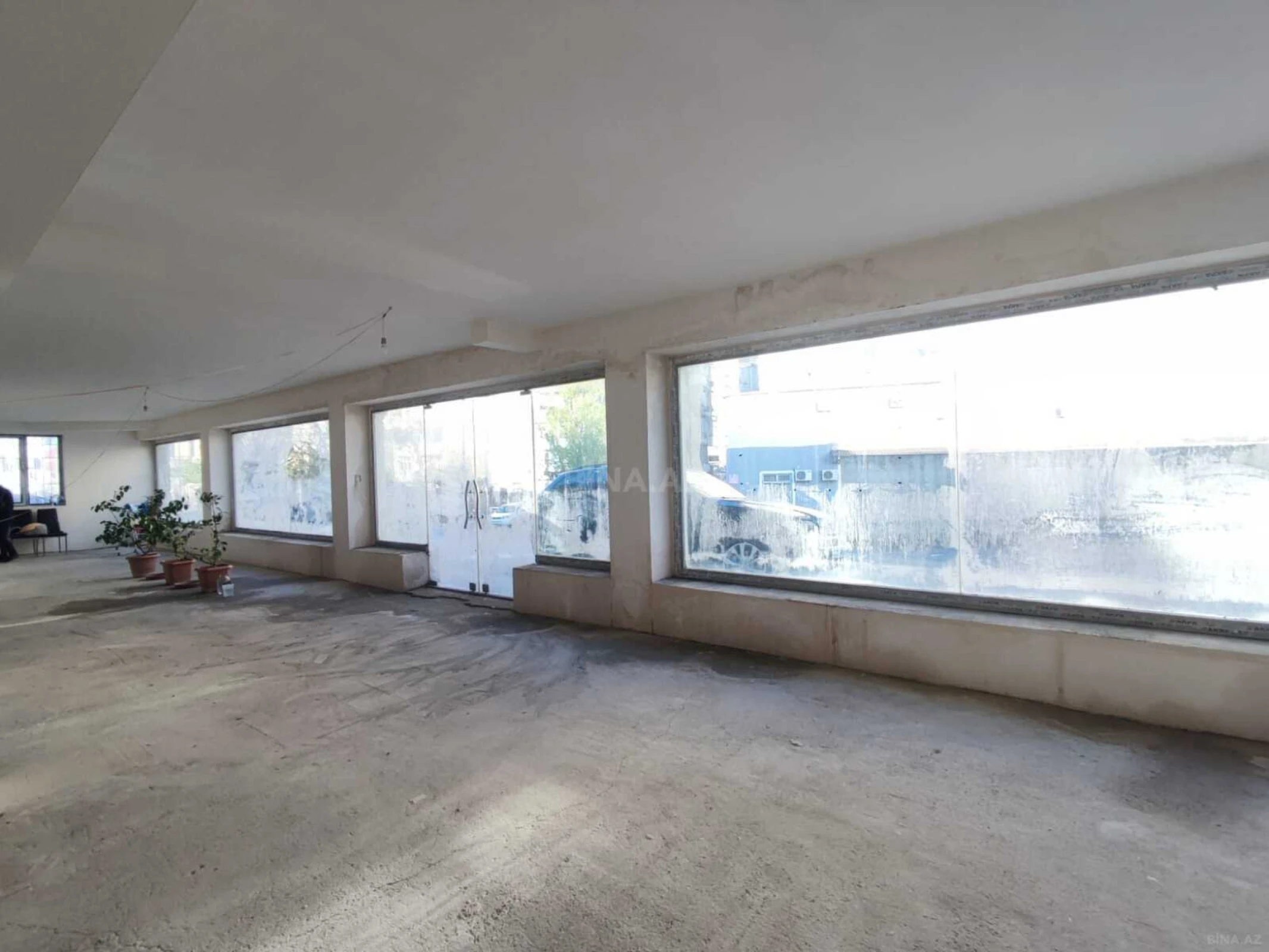 Satılır 9 otaqlı həyət evi 900 m²
