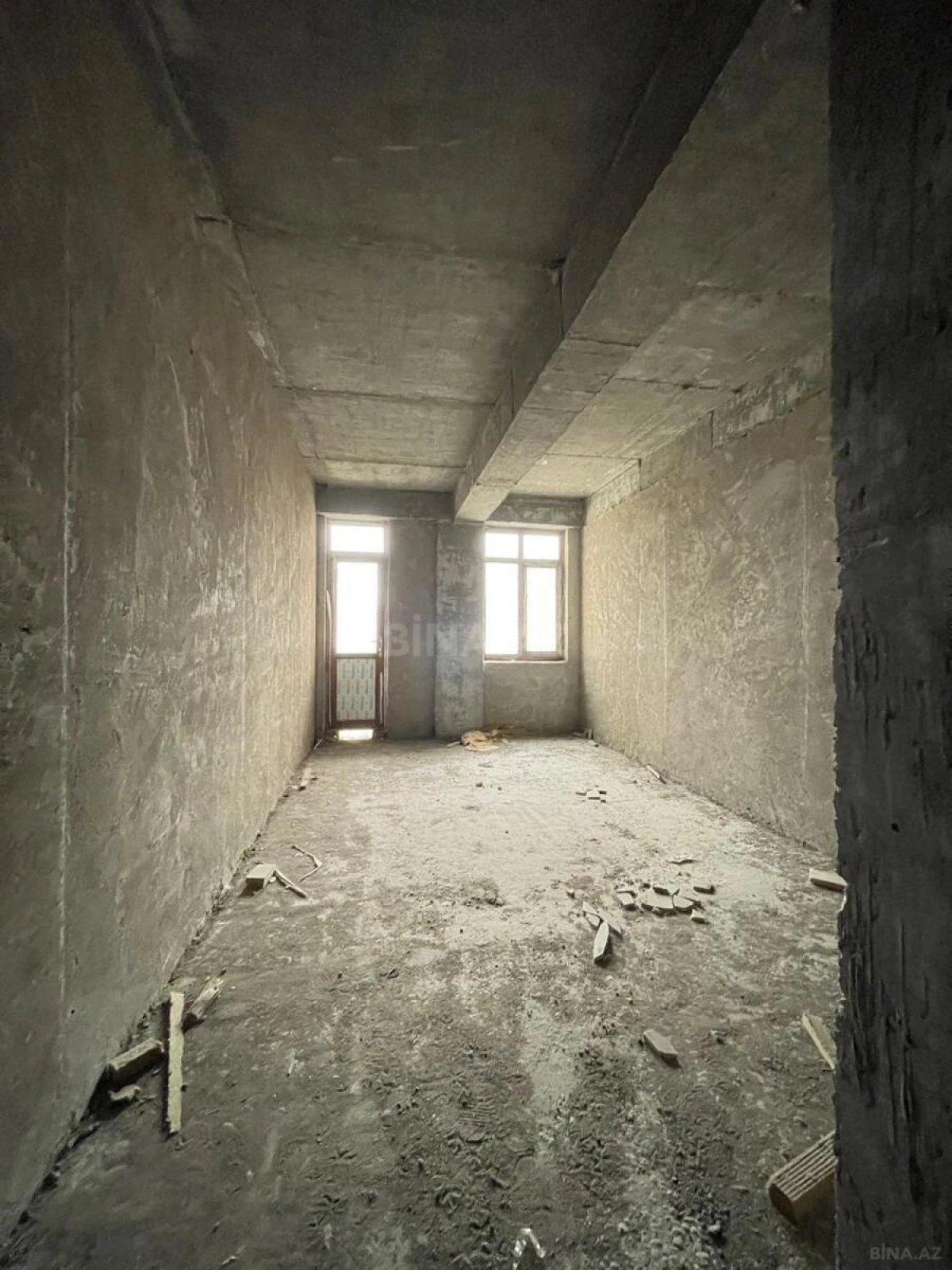 Satılır 4 otaqlı mənzil 215 m²