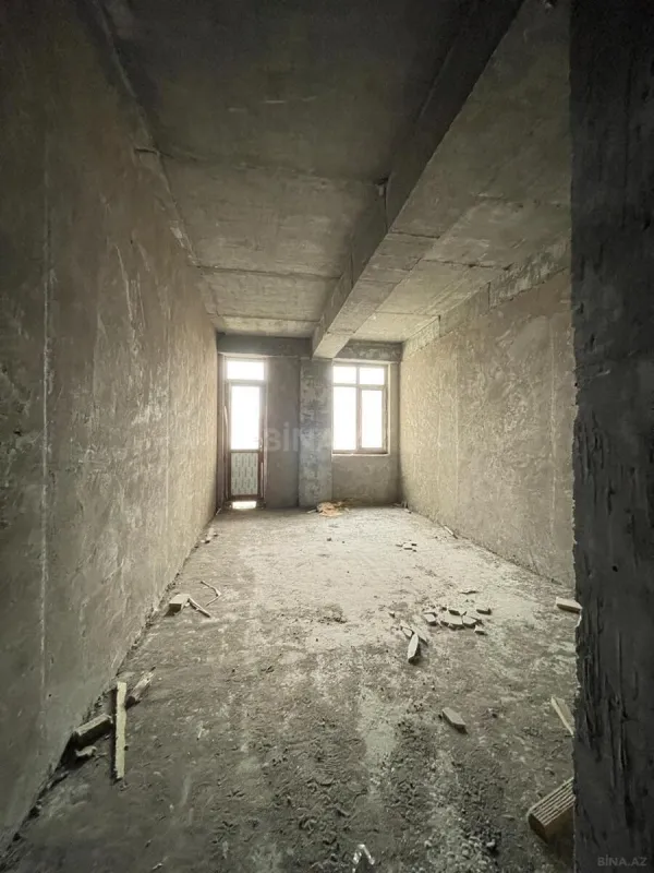 Satılır 4 otaqlı mənzil 215 m²