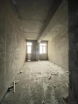 Satılır 4 otaqlı mənzil 215 m²