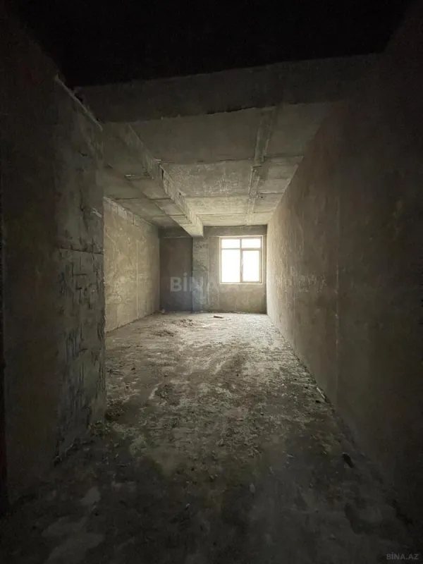 Satılır 4 otaqlı mənzil 215 m²