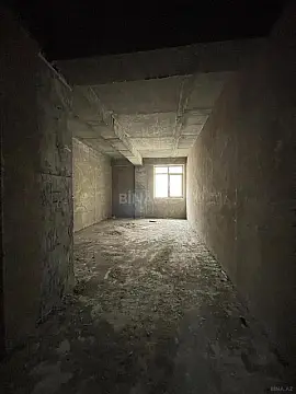 Satılır 4 otaqlı mənzil 215 m²