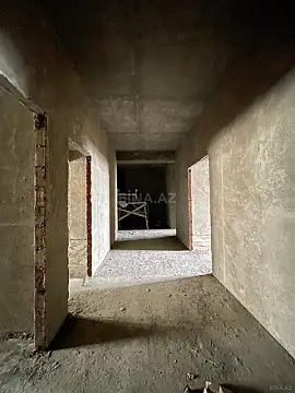 Satılır 4 otaqlı mənzil 215 m²