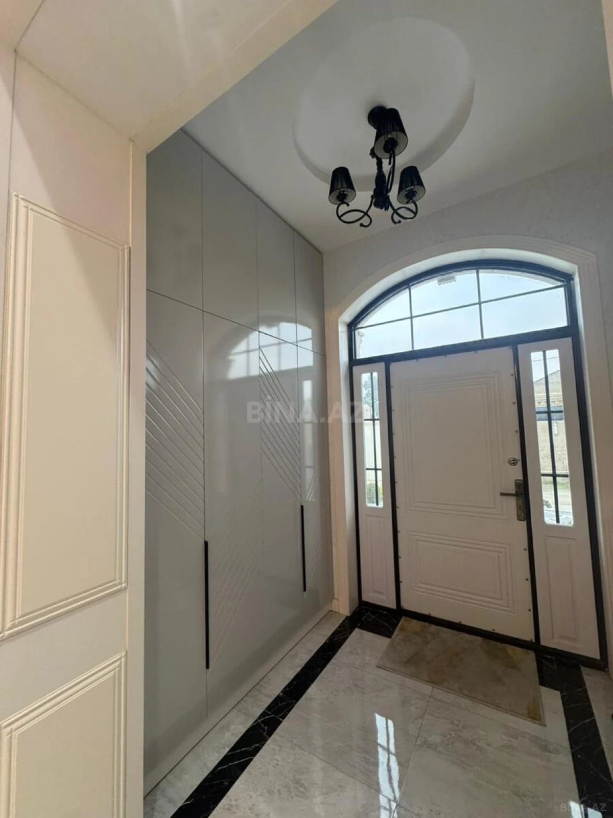 Satılır 4 otaqlı həyət evi 165 m²