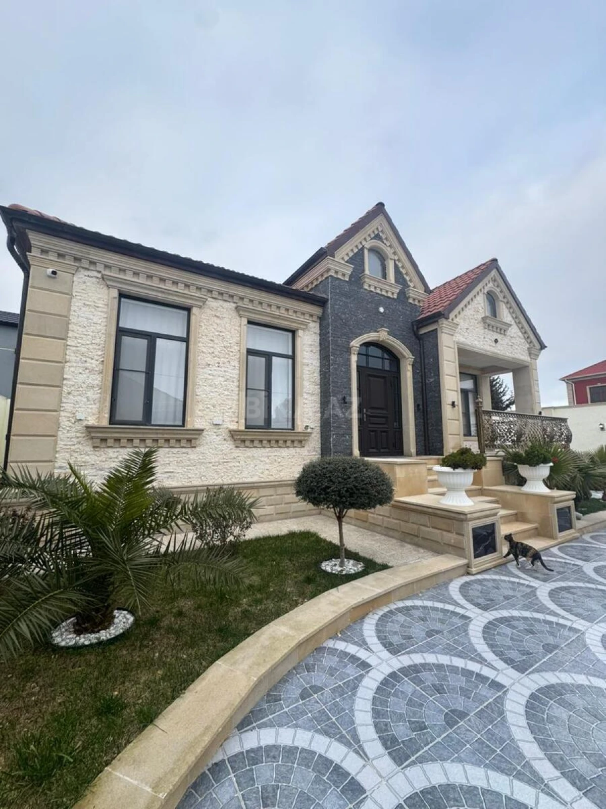 Satılır 4 otaqlı həyət evi 165 m²