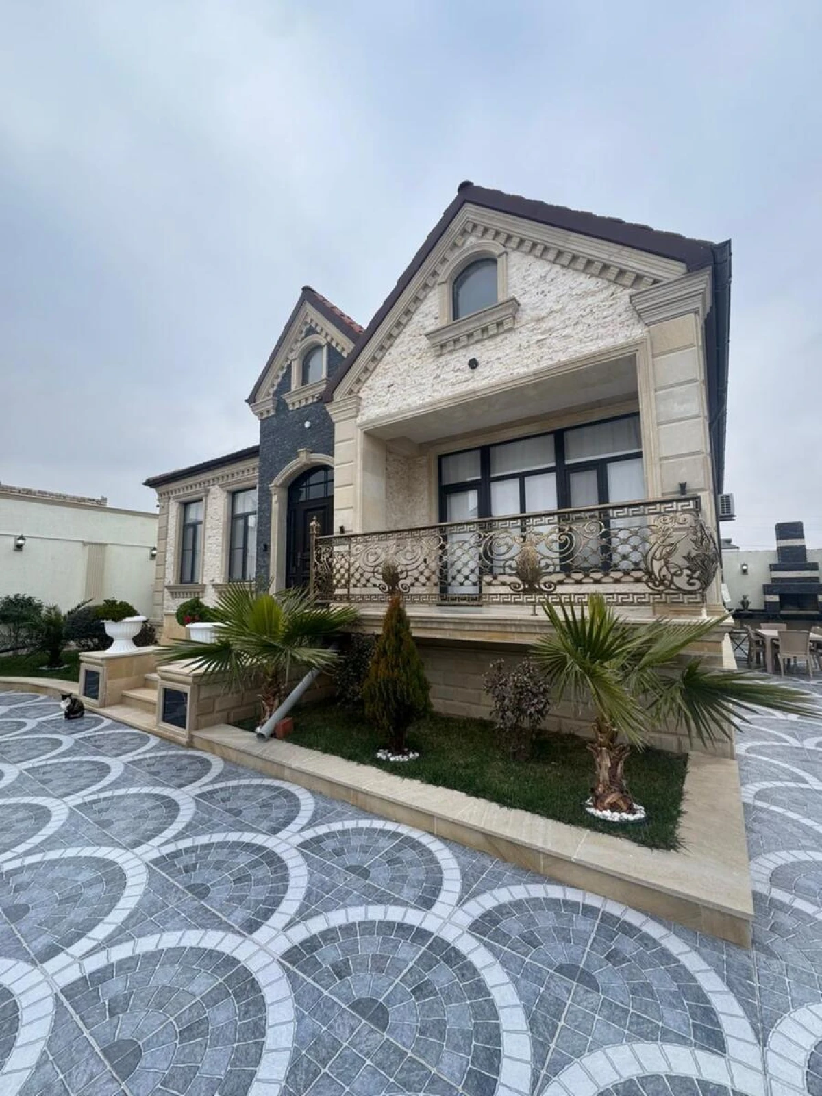 Satılır 4 otaqlı həyət evi 165 m²
