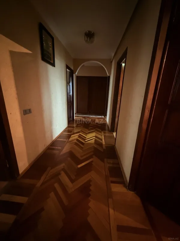 Satılır 5 otaqlı mənzil 110 m²