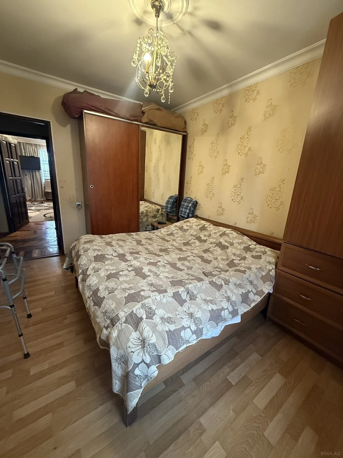 Satılır 5 otaqlı mənzil 110 m²