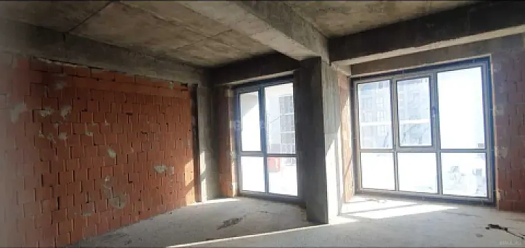 Satılır 4 otaqlı mənzil 172.8 m²