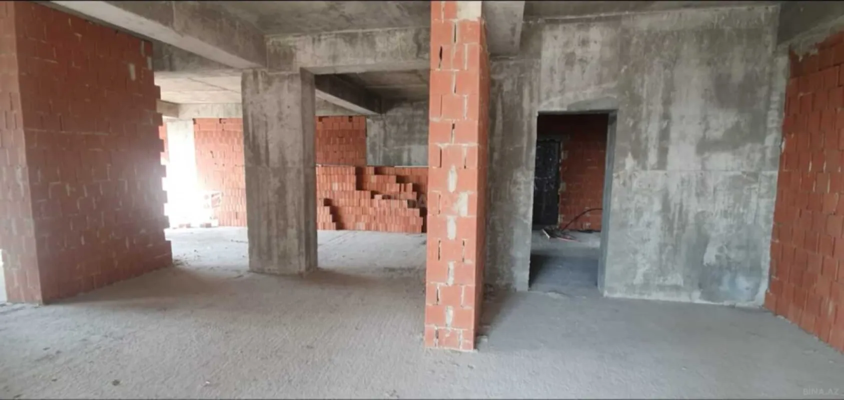 Satılır 4 otaqlı mənzil 172.8 m²
