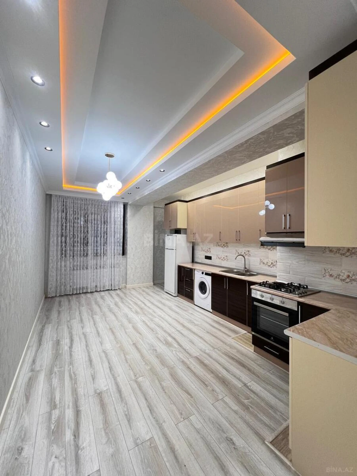 Satılır 3 otaqlı mənzil 145 m²