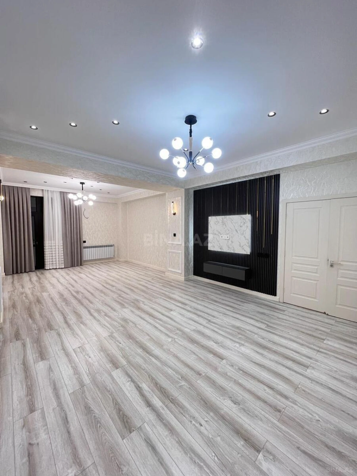 Satılır 3 otaqlı mənzil 145 m²