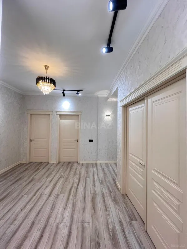 Satılır 3 otaqlı mənzil 145 m²
