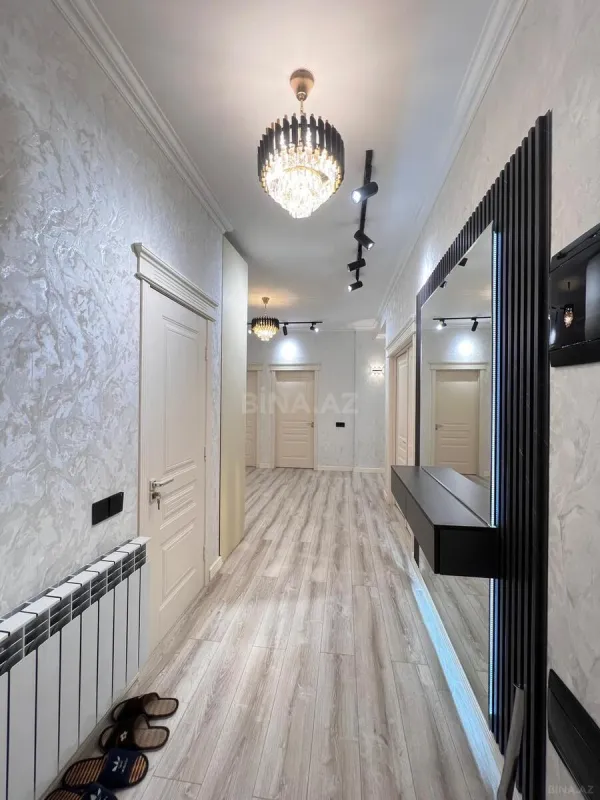 Satılır 3 otaqlı mənzil 145 m²