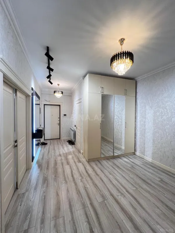 Satılır 3 otaqlı mənzil 145 m²