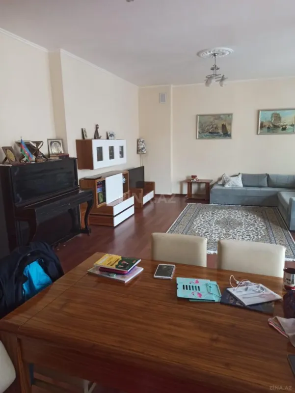 Satılır 3 otaqlı mənzil 137 m²