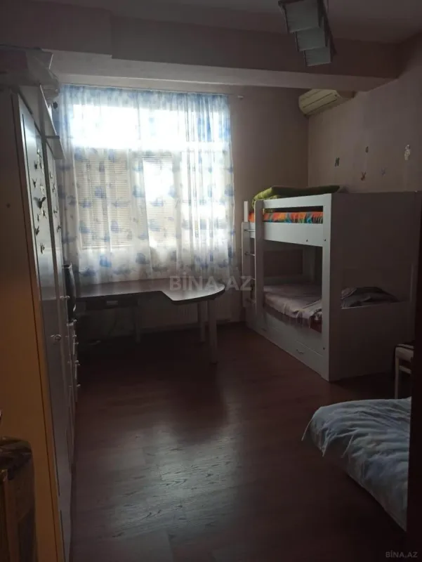 Satılır 3 otaqlı mənzil 137 m²