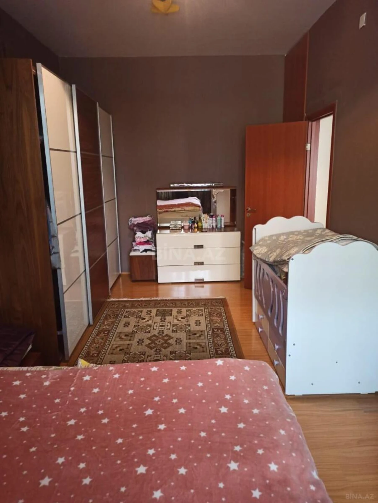 Satılır 3 otaqlı mənzil 137 m²