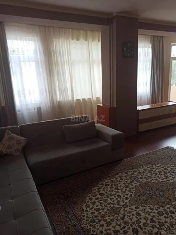 Satılır 3 otaqlı mənzil 137 m²