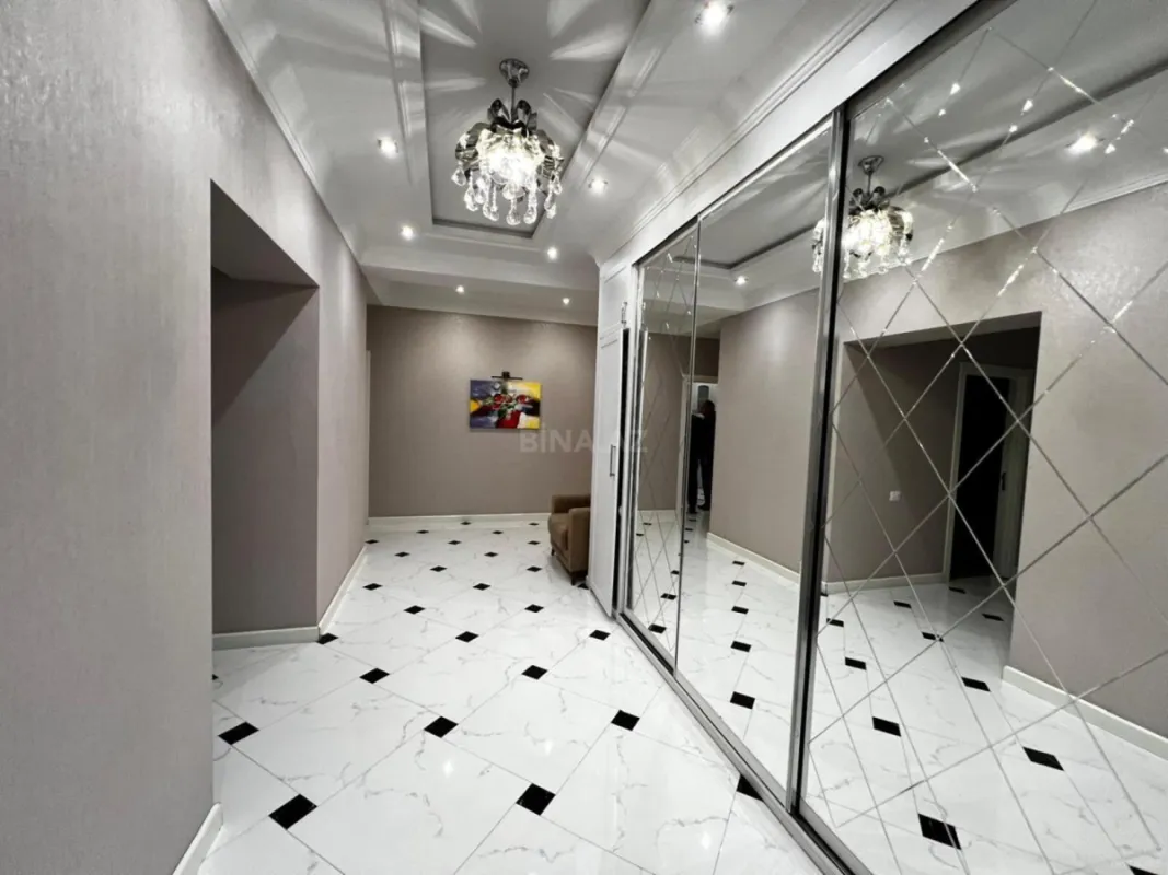 Satılır 3 otaqlı mənzil 145 m²