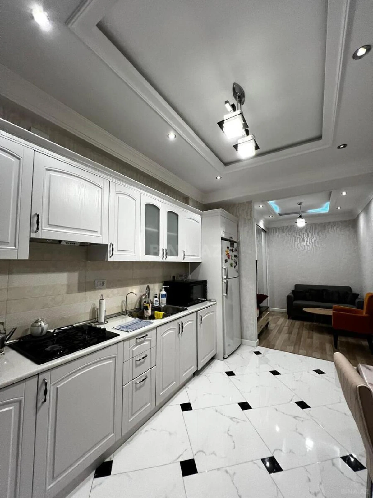 Satılır 3 otaqlı mənzil 145 m²