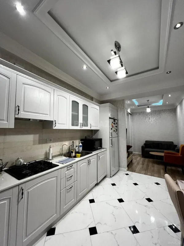 Satılır 3 otaqlı mənzil 145 m²