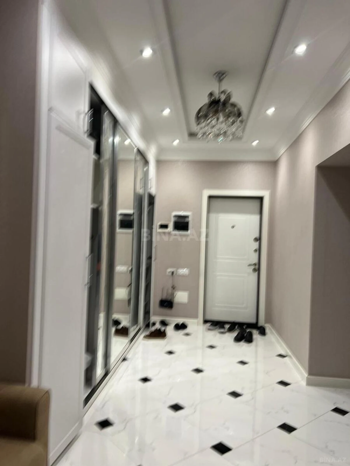 Satılır 3 otaqlı mənzil 145 m²