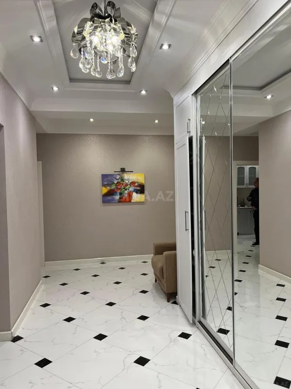 Satılır 3 otaqlı mənzil 145 m²