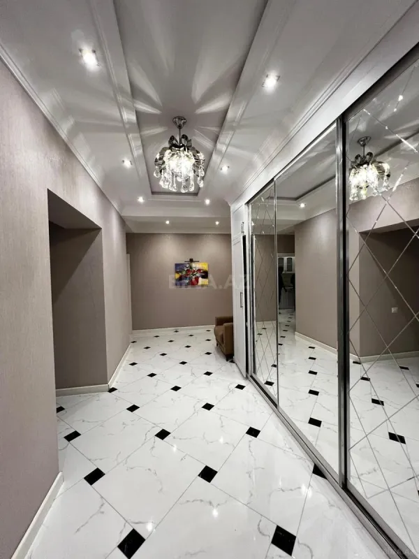 Satılır 3 otaqlı mənzil 145 m²