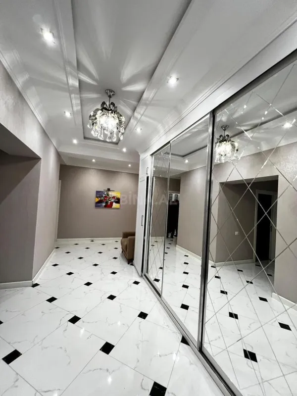 Satılır 3 otaqlı mənzil 145 m²