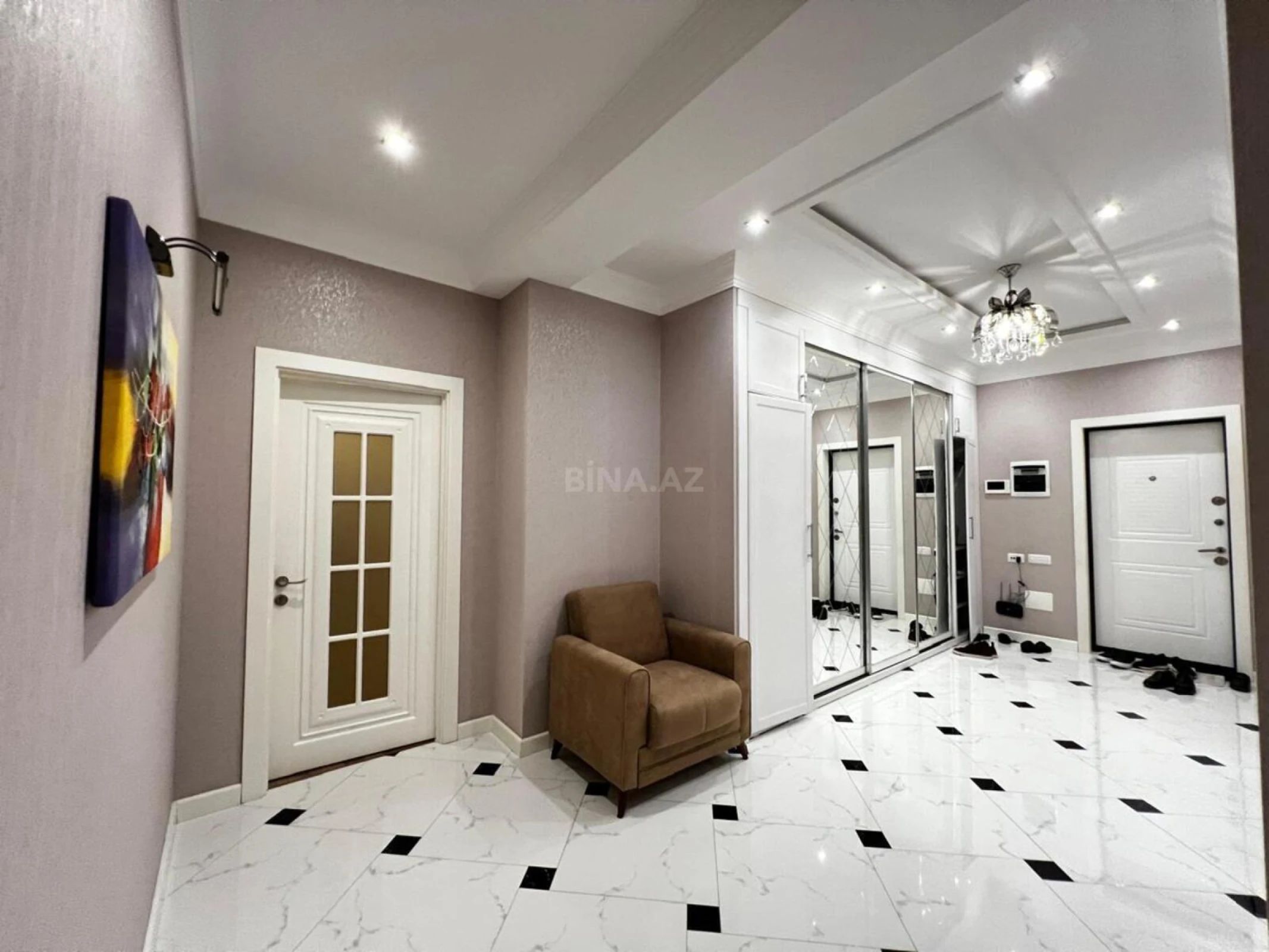 Satılır 3 otaqlı mənzil 145 m²