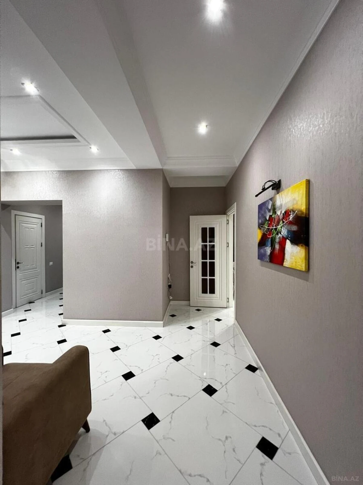 Satılır 3 otaqlı mənzil 145 m²