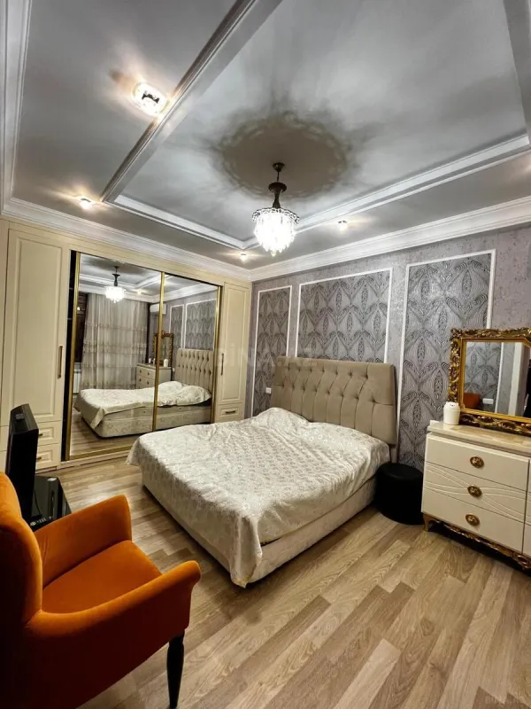 Satılır 3 otaqlı mənzil 145 m²