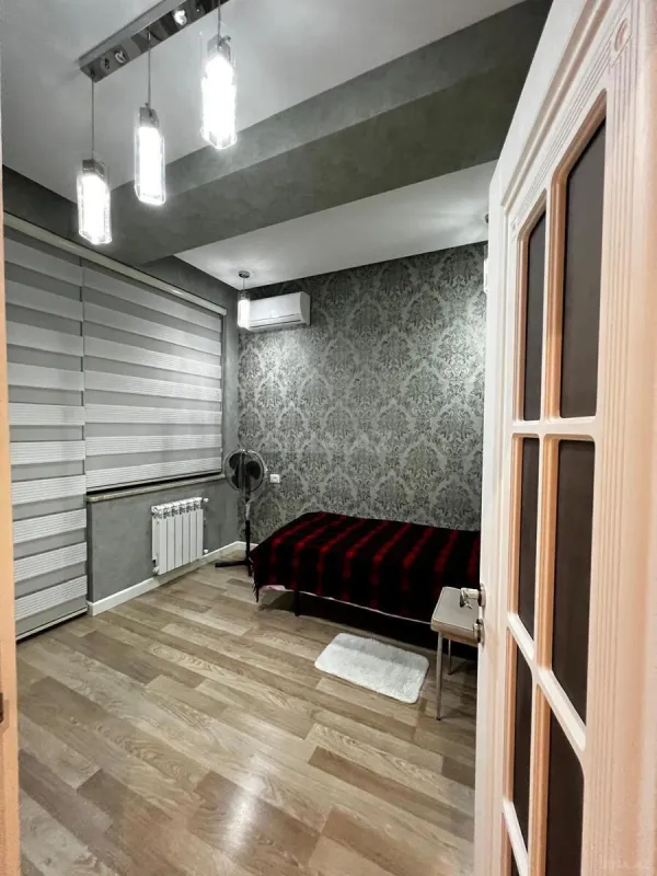 Satılır 3 otaqlı mənzil 145 m²
