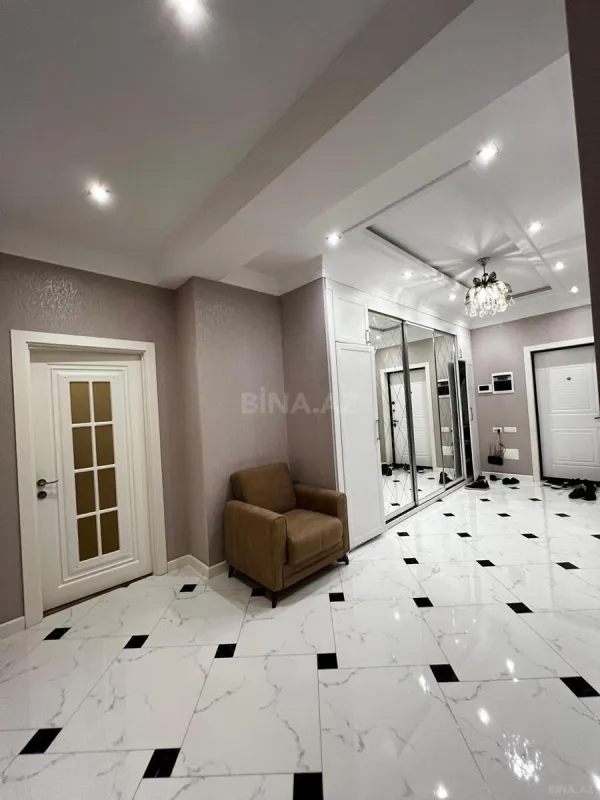 Satılır 3 otaqlı mənzil 145 m²