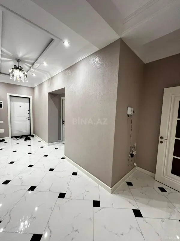 Satılır 3 otaqlı mənzil 145 m²