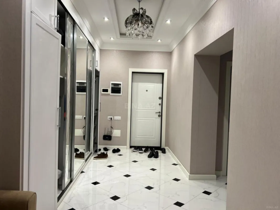 Satılır 3 otaqlı mənzil 145 m²