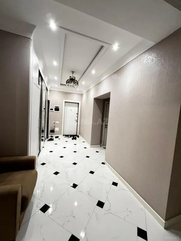 Satılır 3 otaqlı mənzil 145 m²