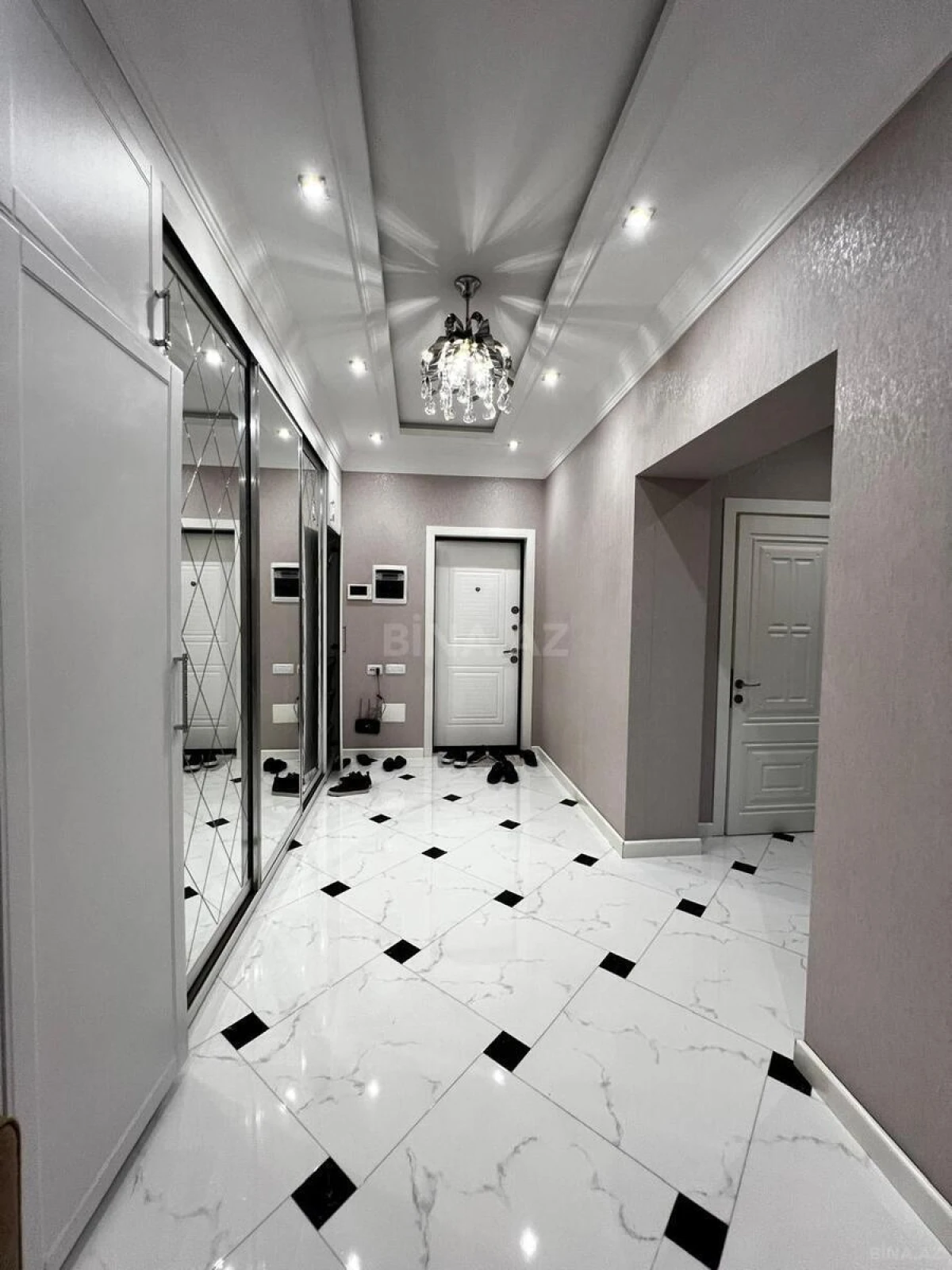 Satılır 3 otaqlı mənzil 145 m²