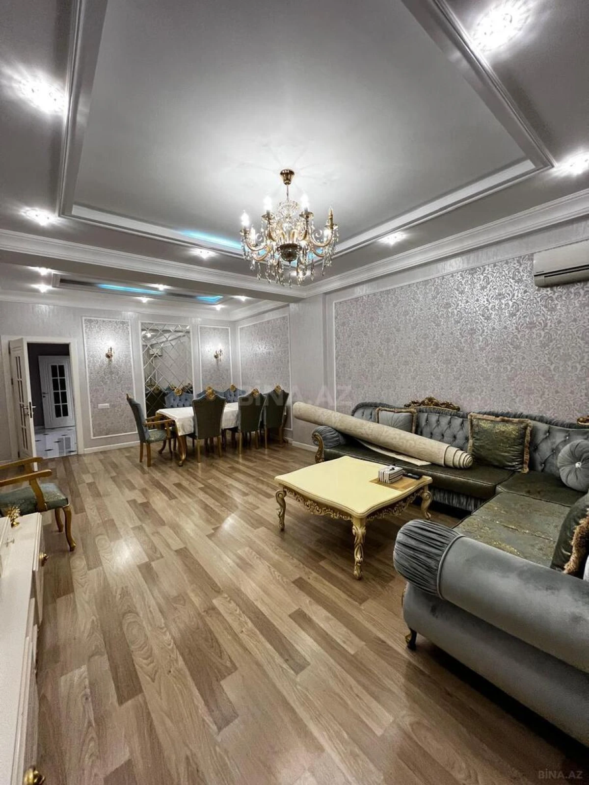 Satılır 3 otaqlı mənzil 145 m²