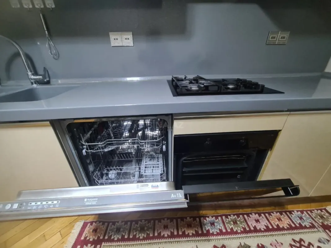 Kirayə verilir 3 otaqlı mənzil 150 m²