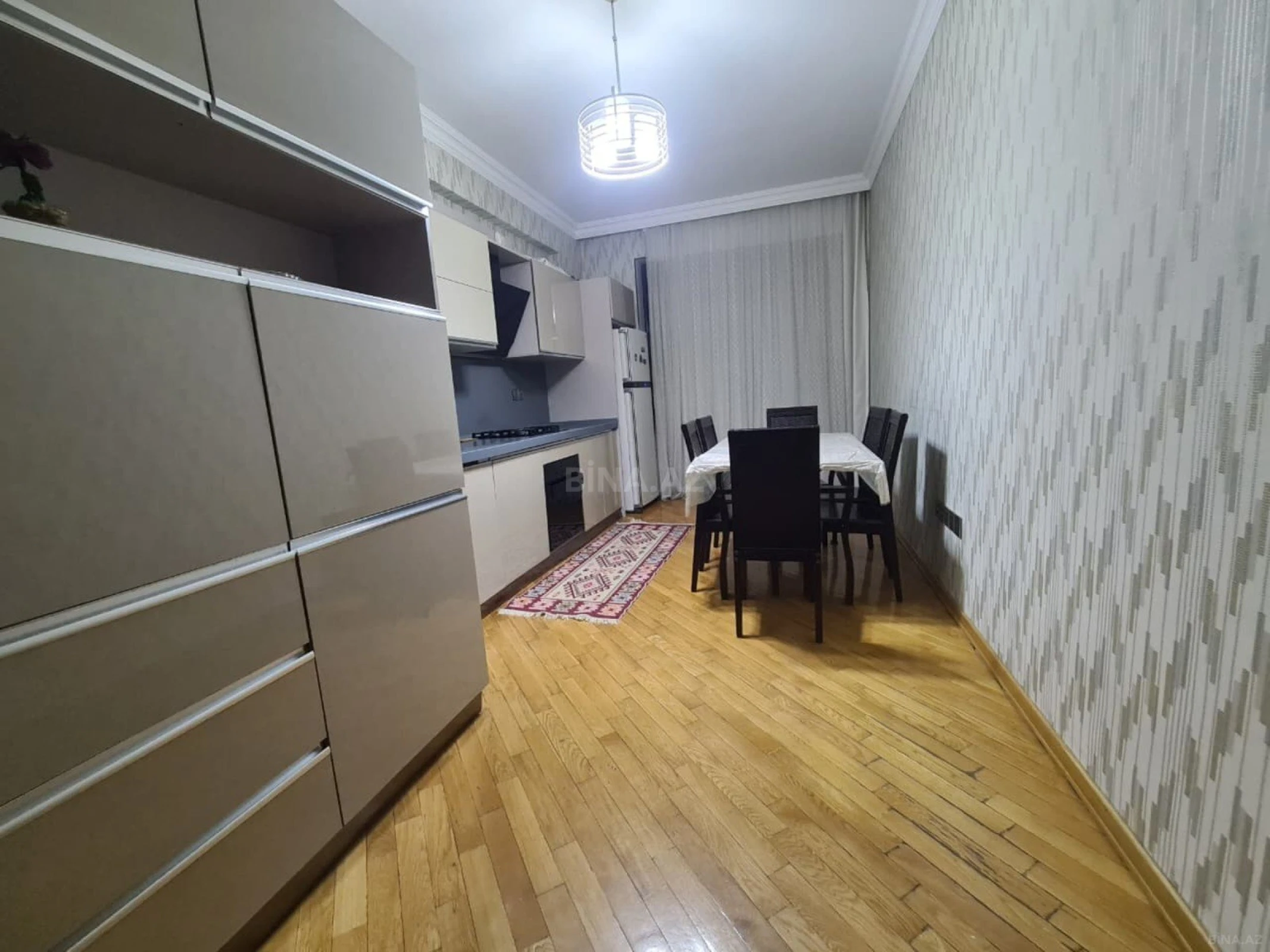 Kirayə verilir 3 otaqlı mənzil 150 m²