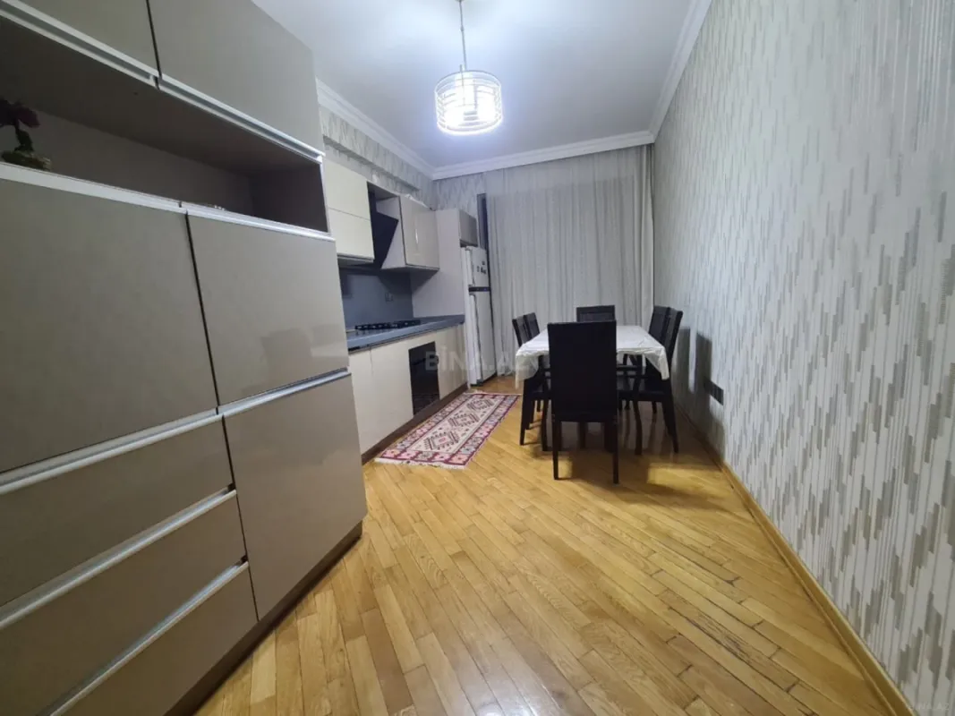Kirayə verilir 3 otaqlı mənzil 150 m²