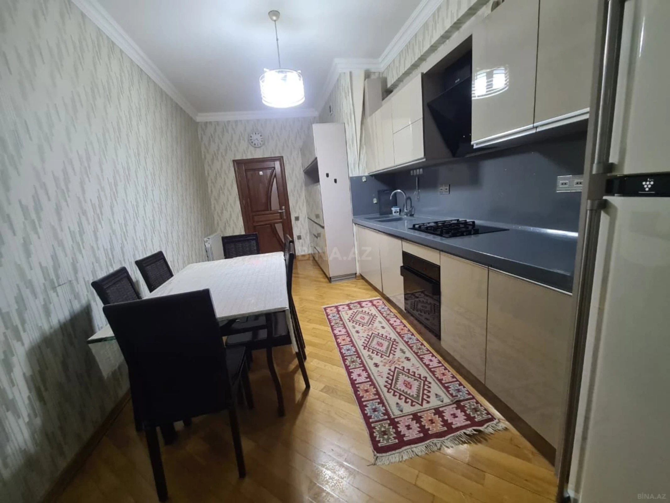Kirayə verilir 3 otaqlı mənzil 150 m²