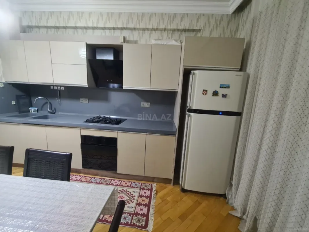 Kirayə verilir 3 otaqlı mənzil 150 m²